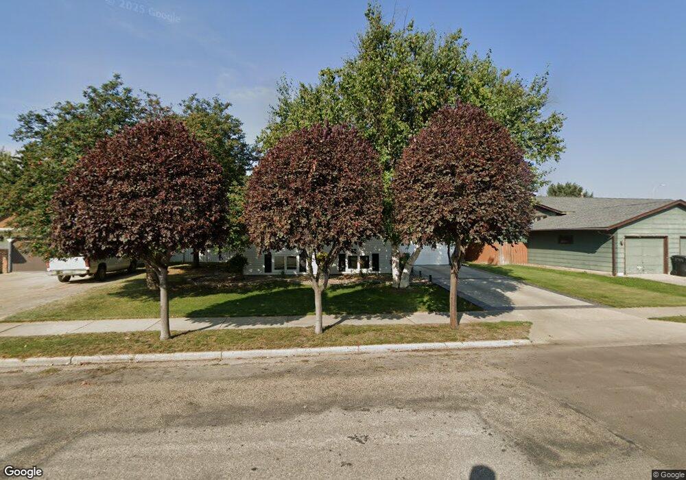 2505 14th Ave W, Williston, ND 58801 - photo 1