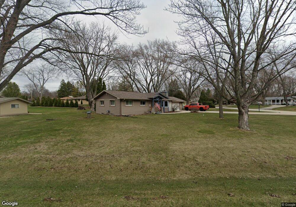 W131S6648 Somerset Dr, Muskego, WI 53150 - photo 1