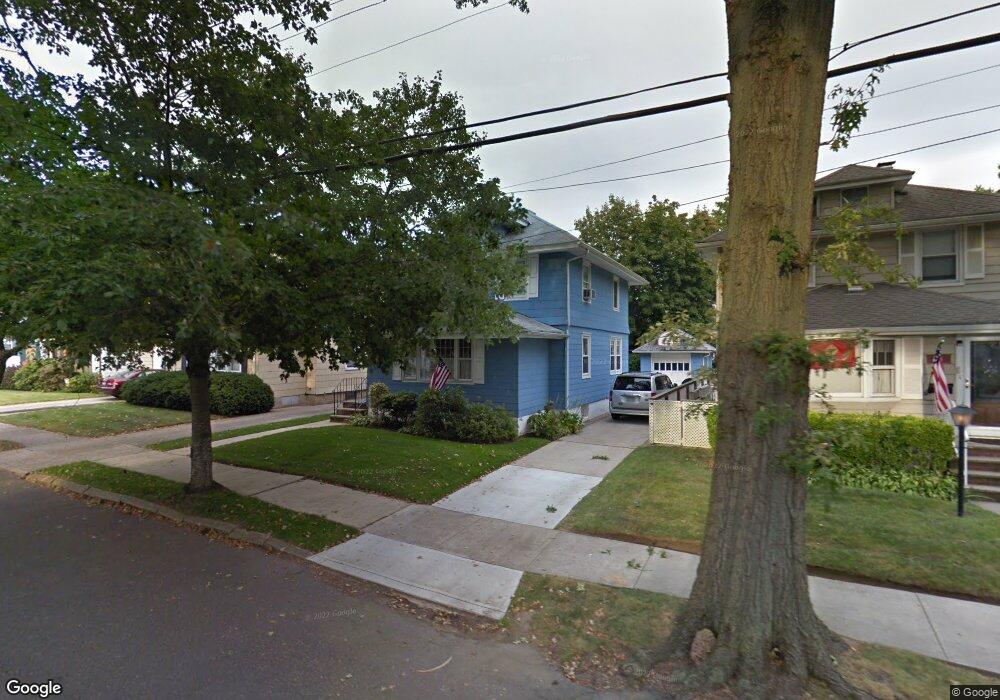 31 Rose Ave, Floral Park, NY 11001 - photo 1