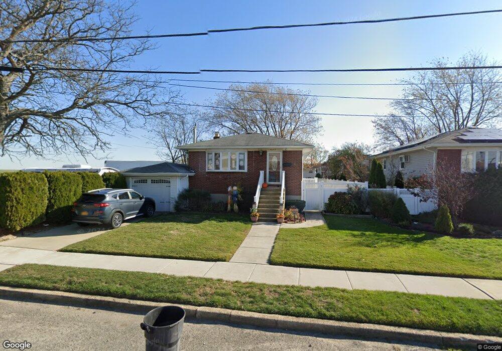 4055 Broadway, Island Park, NY 11558 - photo 1