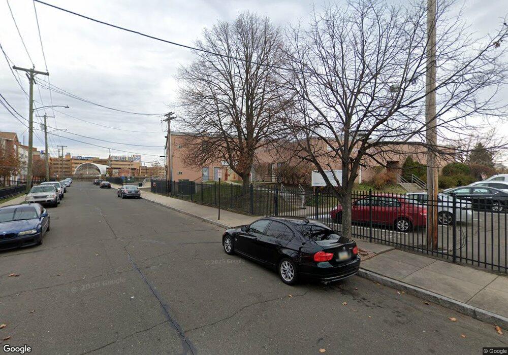 52 E George Pipkin Way unit 52, Bridgeport, CT 06608 - photo 1