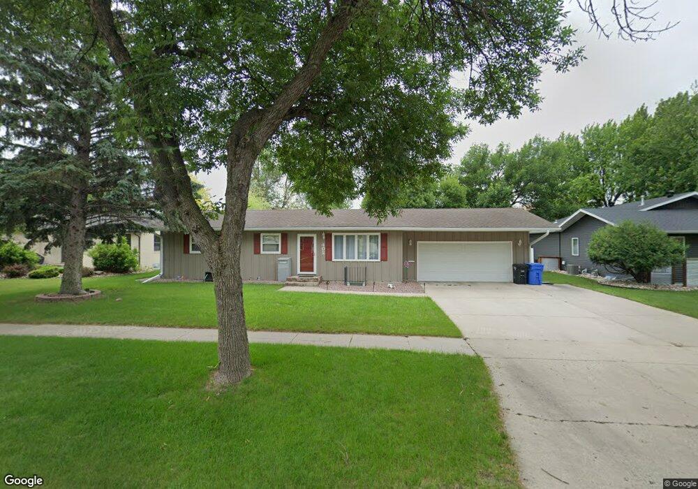 402 28th Ave N, Fargo, ND 58102 - photo 1