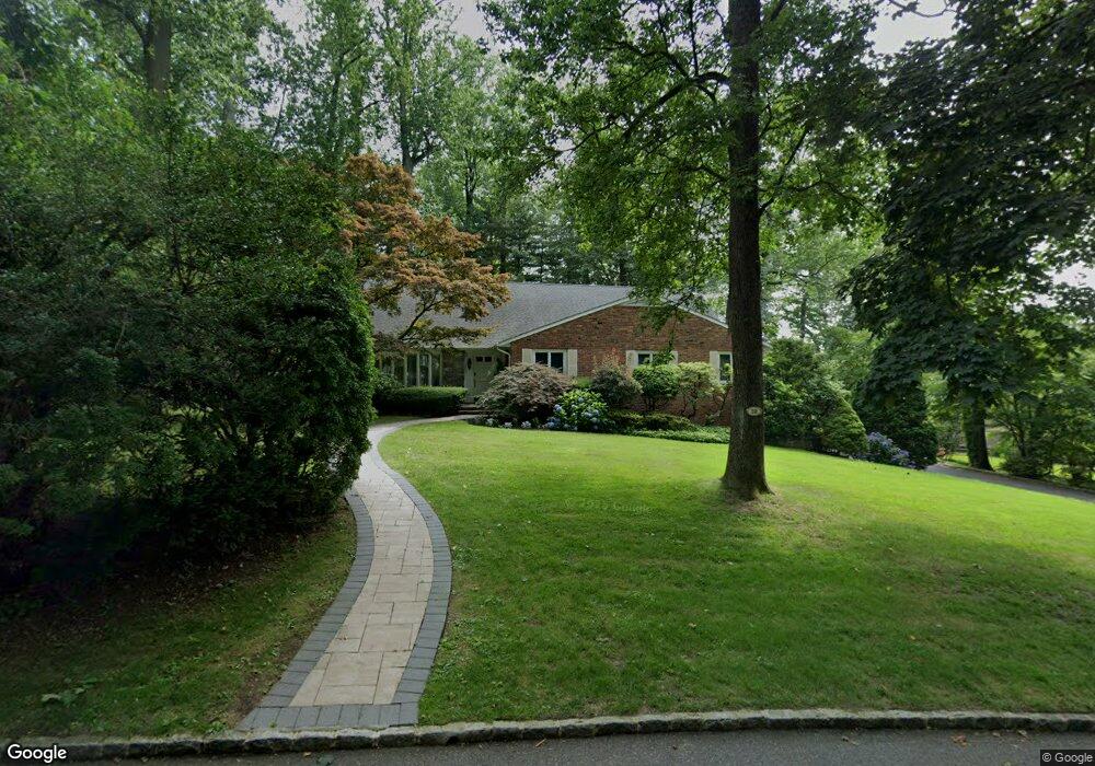 10 Woodcrest Rd, Great Neck, NY 11024 - photo 1