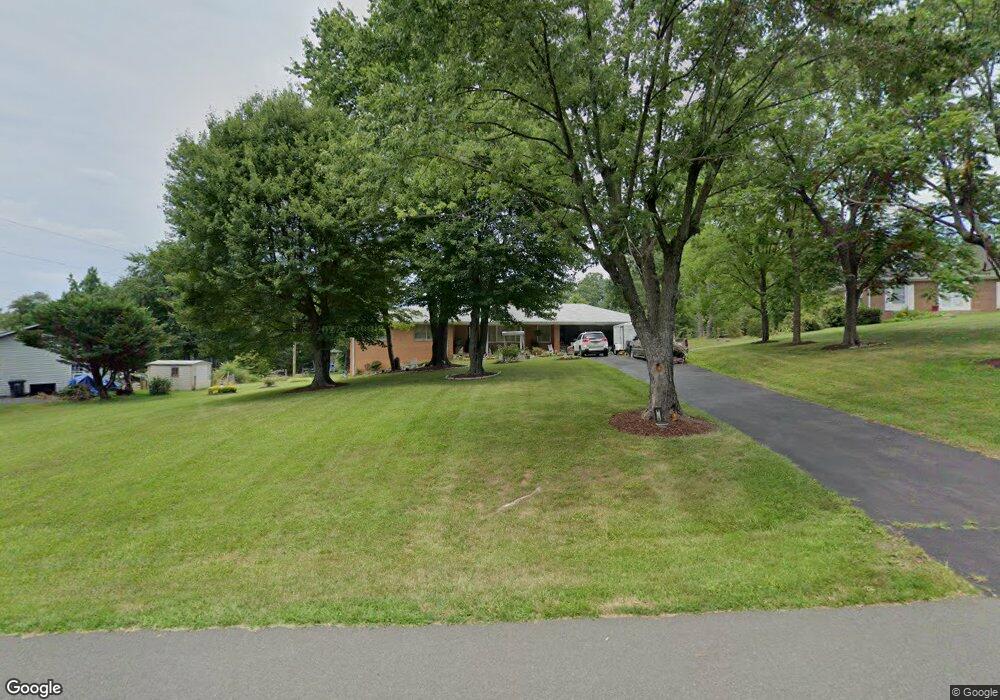 8004 Hillcrest Dr, Manassas, VA 20111 - photo 1