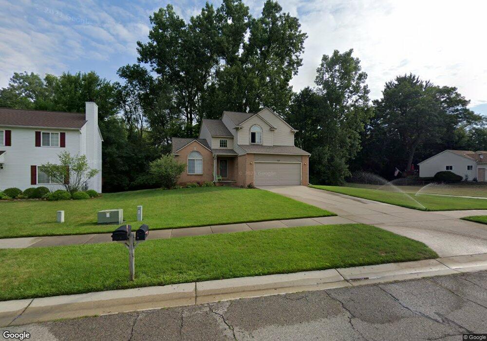 327 Cove View Dr, Waterford, MI 48327 - photo 1