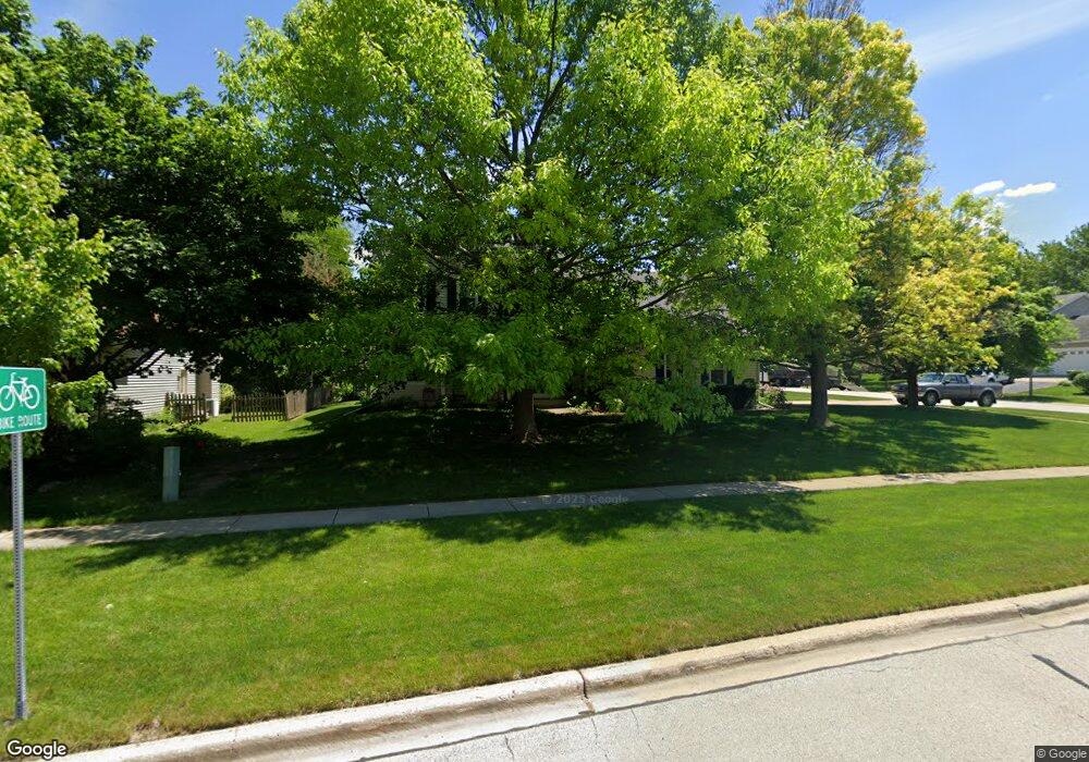 524 S Raddant Rd, Batavia, IL 60510 - photo 1