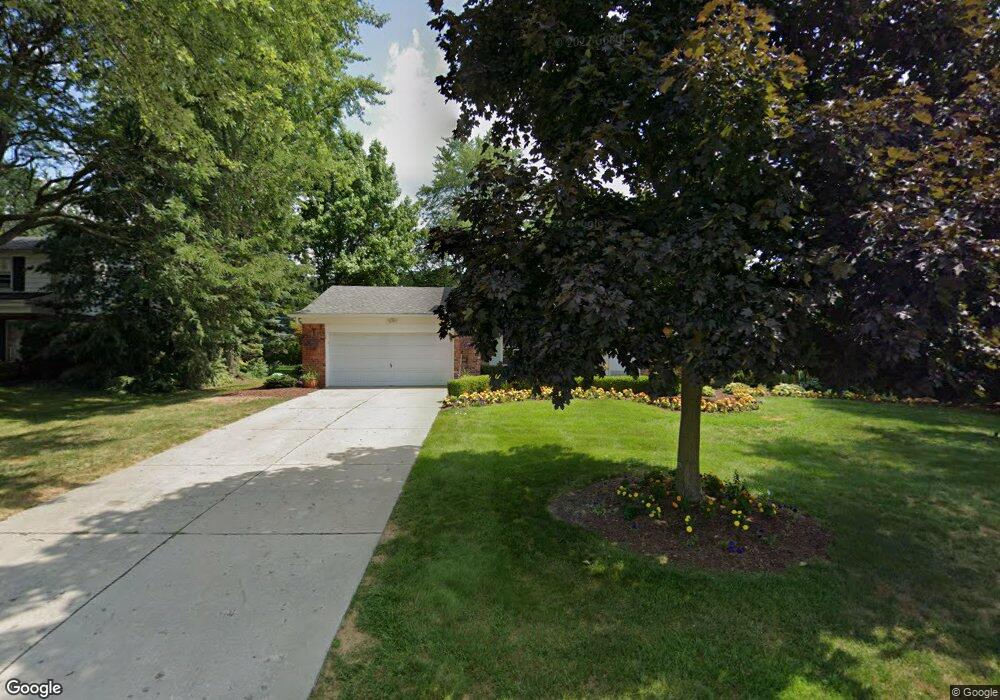 2843 Rambling Way, Bloomfield Hills, MI 48302 - photo 1