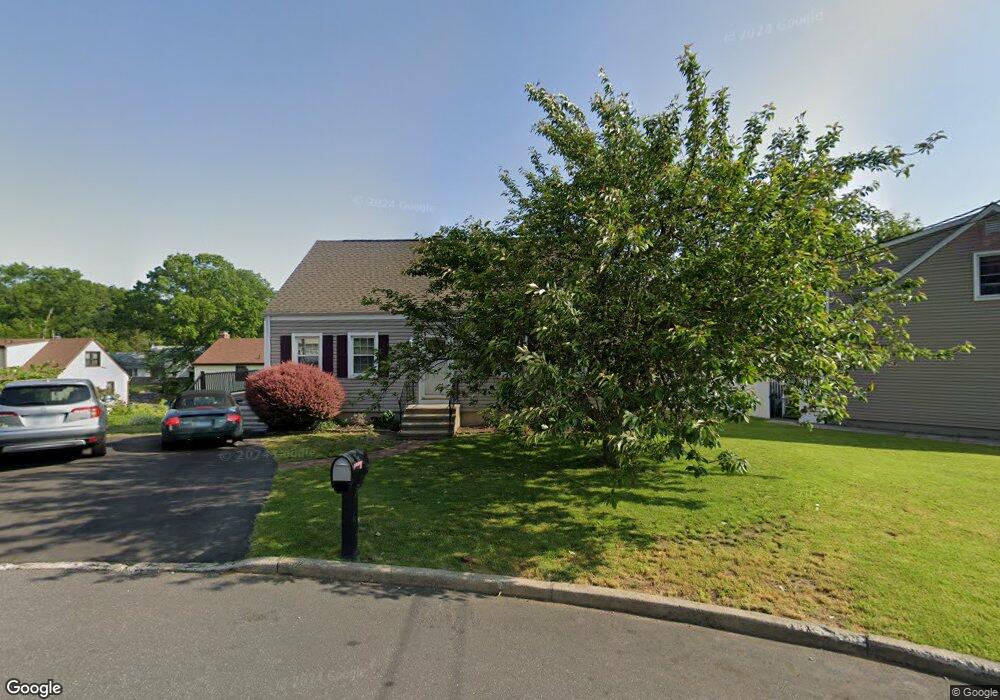 120 Holland Hill Cir, Bridgeport, CT 06610 - photo 1