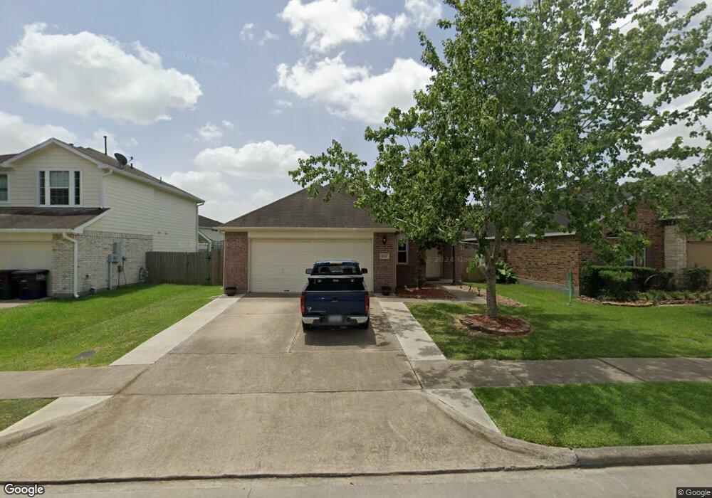 1111 Lasso Ct, Alvin, TX 77511 - photo 1