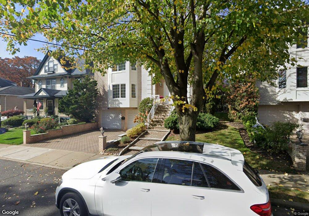 1021 Abbott Blvd, Fort Lee, NJ 07024 - photo 1