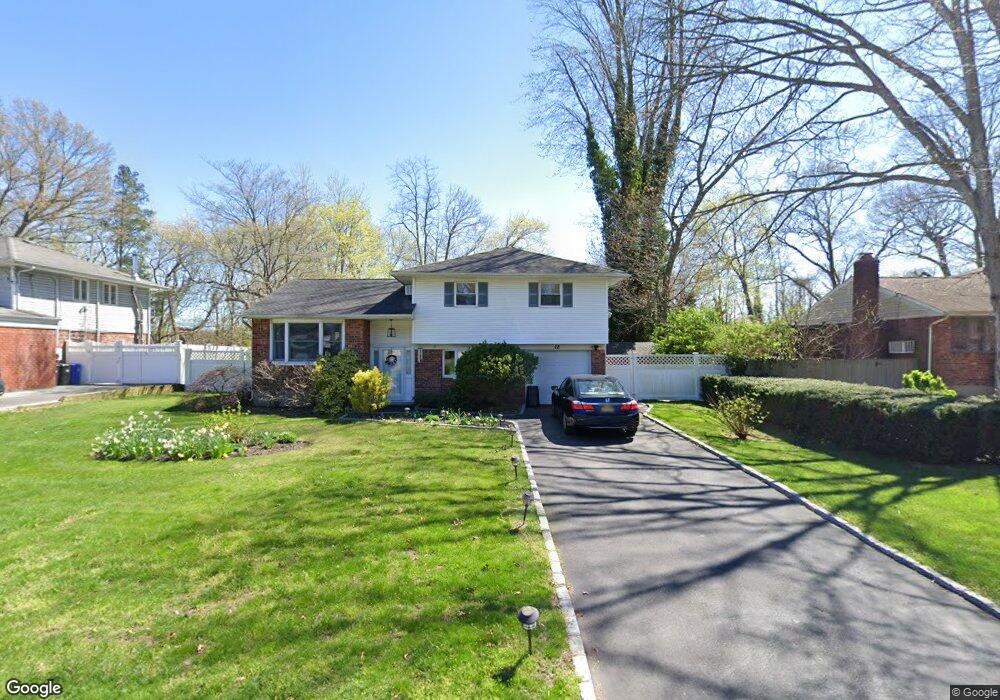 28 Harvard Ln, ComMacK, NY 11725 - photo 1