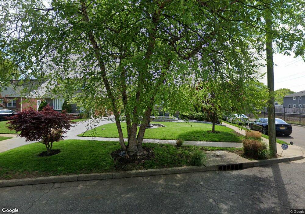 6 Dover Pkwy N, Garden City, NY 11530 - photo 1