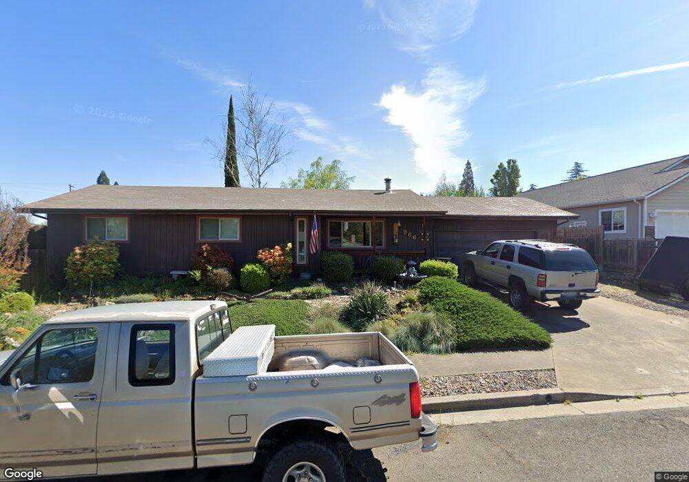 966 Crest Dr, Central Point, OR 97502 - photo 1