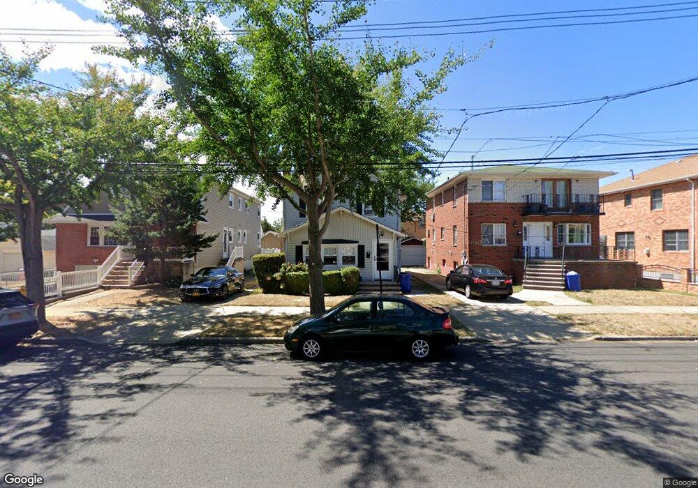 8428 263rd St, Floral Park, NY 11001 - photo 1