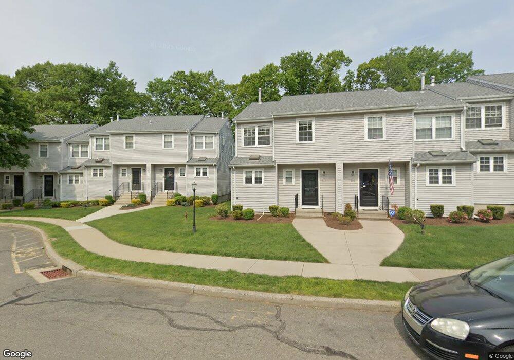 339 Red Oak Ln, Bridgeport, CT 06606 - photo 1