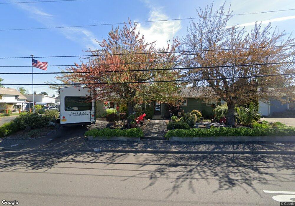 750 N 3rd St, Central Point, OR 97502 - photo 1