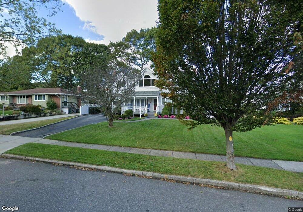 16 Fisher Rd, ComMacK, NY 11725 - photo 1