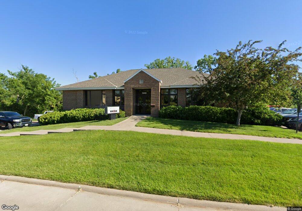 1540 Midland Ct NE, Cedar Rapids, IA 52402 - photo 1