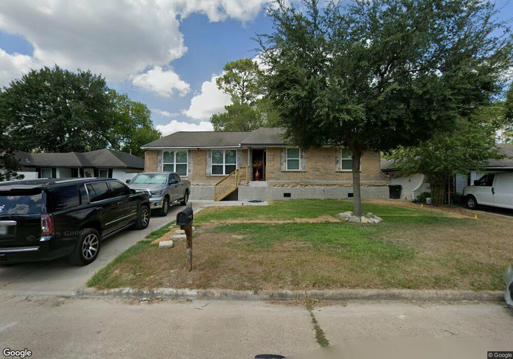 6318 Oaknut Dr, Houston, TX 77088 - photo 1