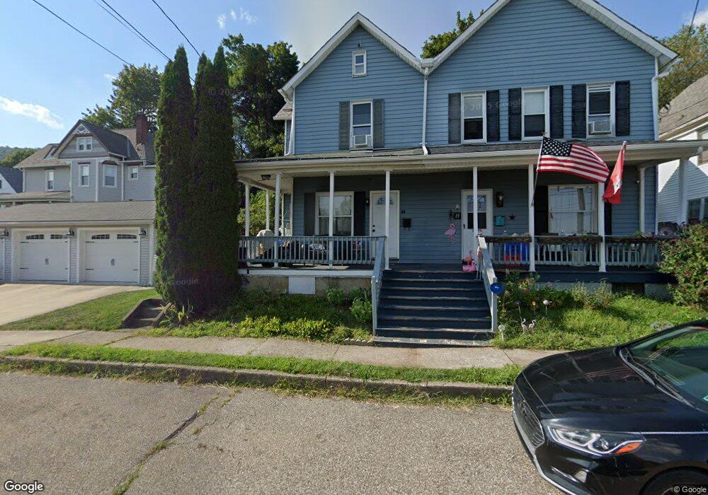 11 E Applegate Ave, Pen Argyl, PA 18072 - photo 1