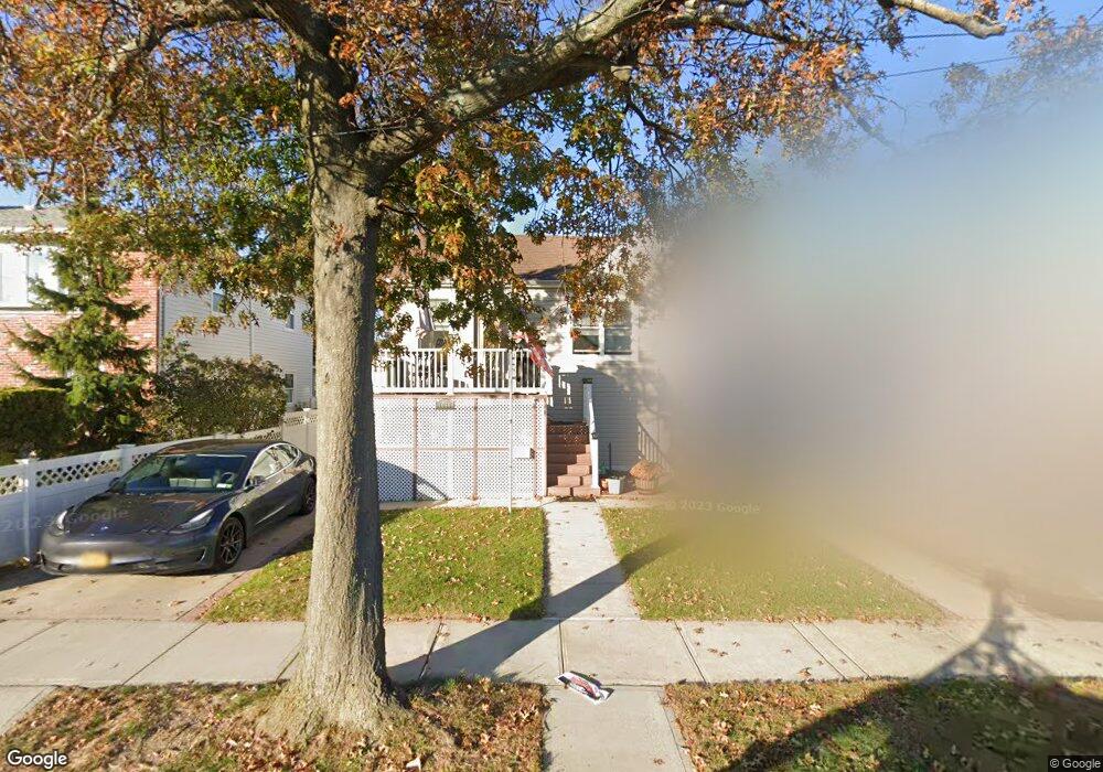 1050 Vanderbilt Ave, Island Park, NY 11558 - photo 1