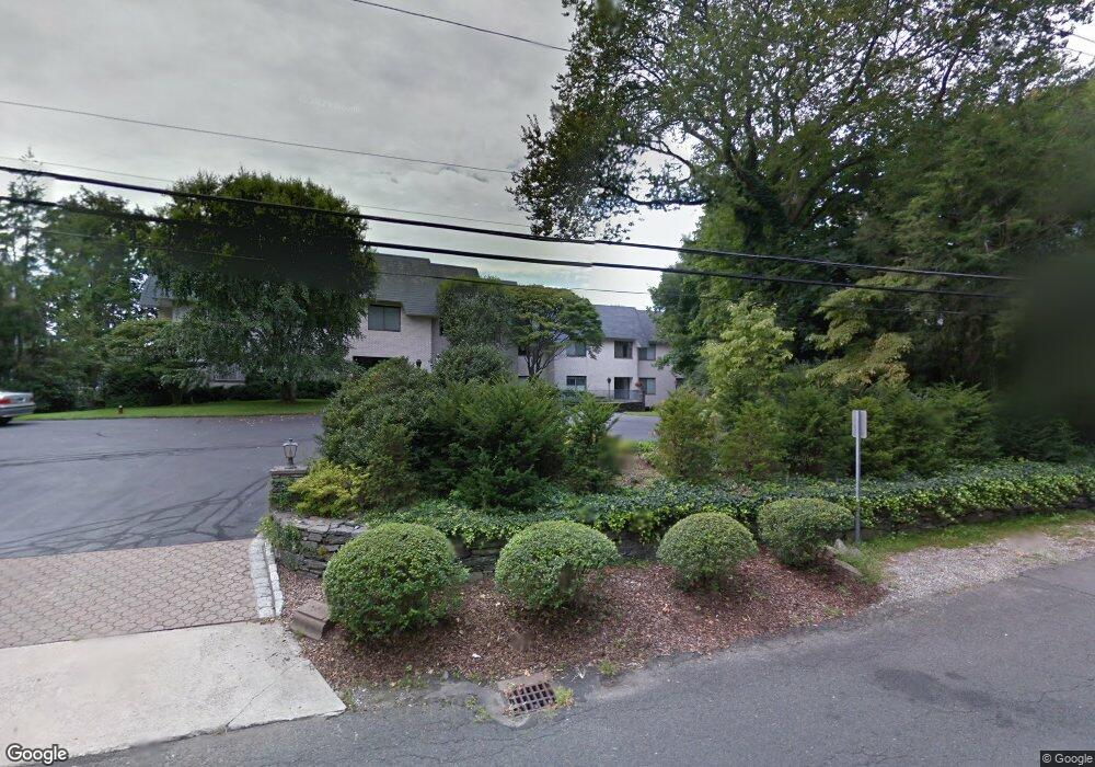 680 Steamboat Rd unit 2, Greenwich, CT 06830 - photo 1