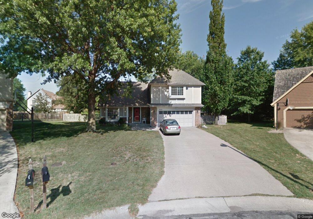8519 Alden St, Lenexa, KS 66215 - photo 1