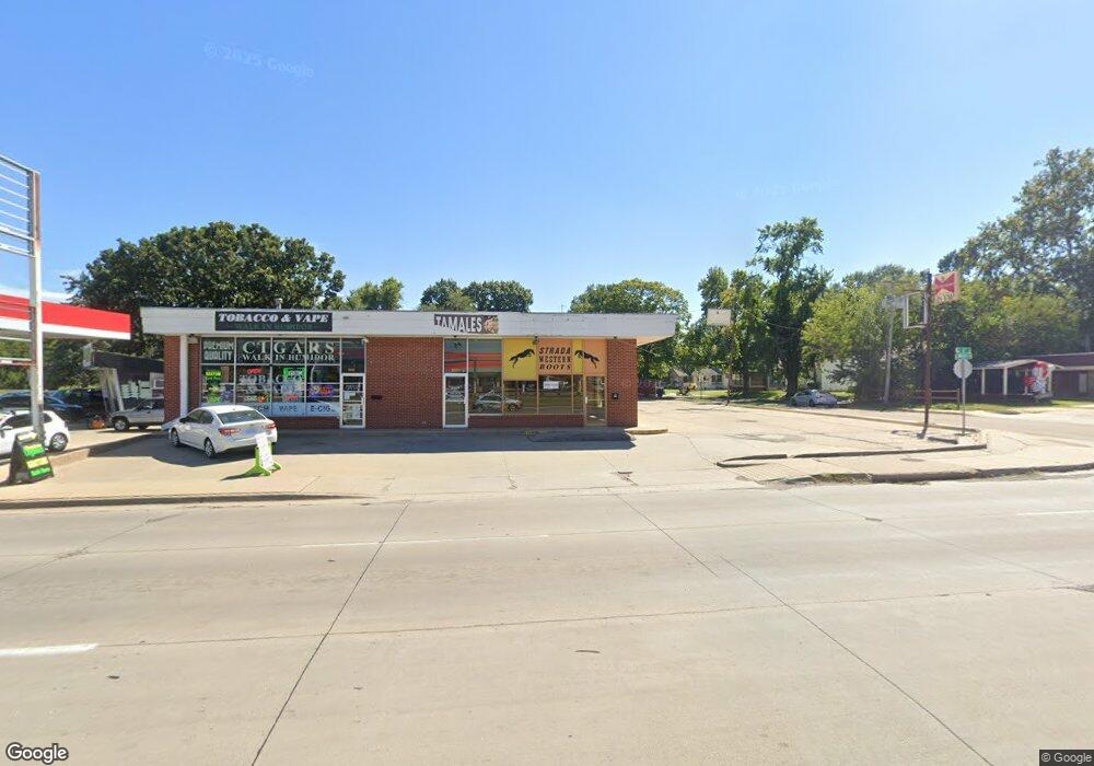 606 SW Wayne Ave, Topeka, KS 66606 - photo 1