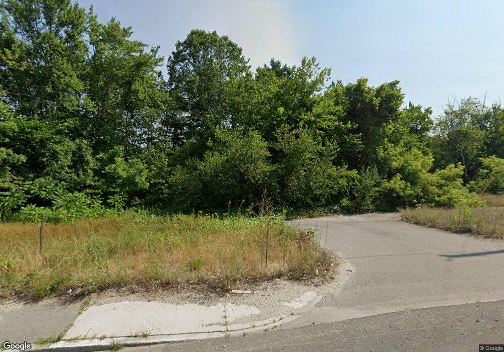 132 Rockingham Rd, Londonderry, NH 03053 - photo 1