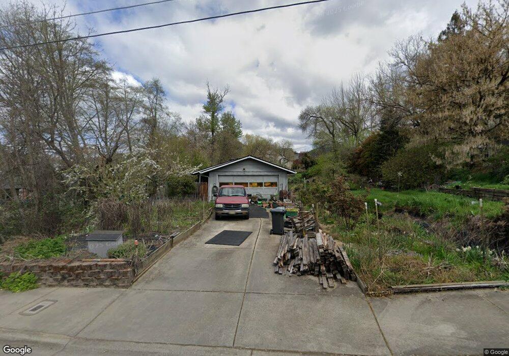 586 NW Morgan Ln, Grants Pass, OR 97526 - photo 1