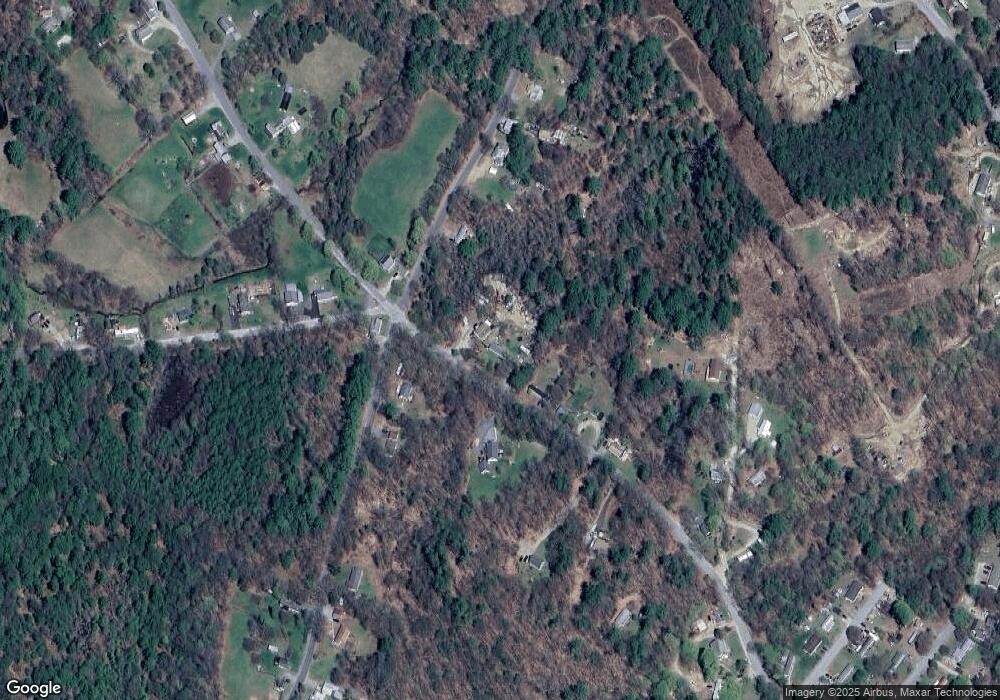 129 Elm St, Winchester, NH 03470 - photo 1