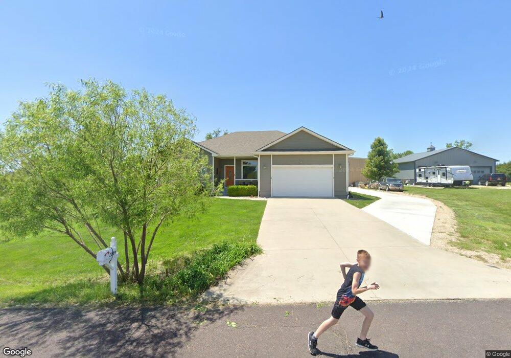 2209 SW Davis Dr, Topeka, KS 66614 - photo 1