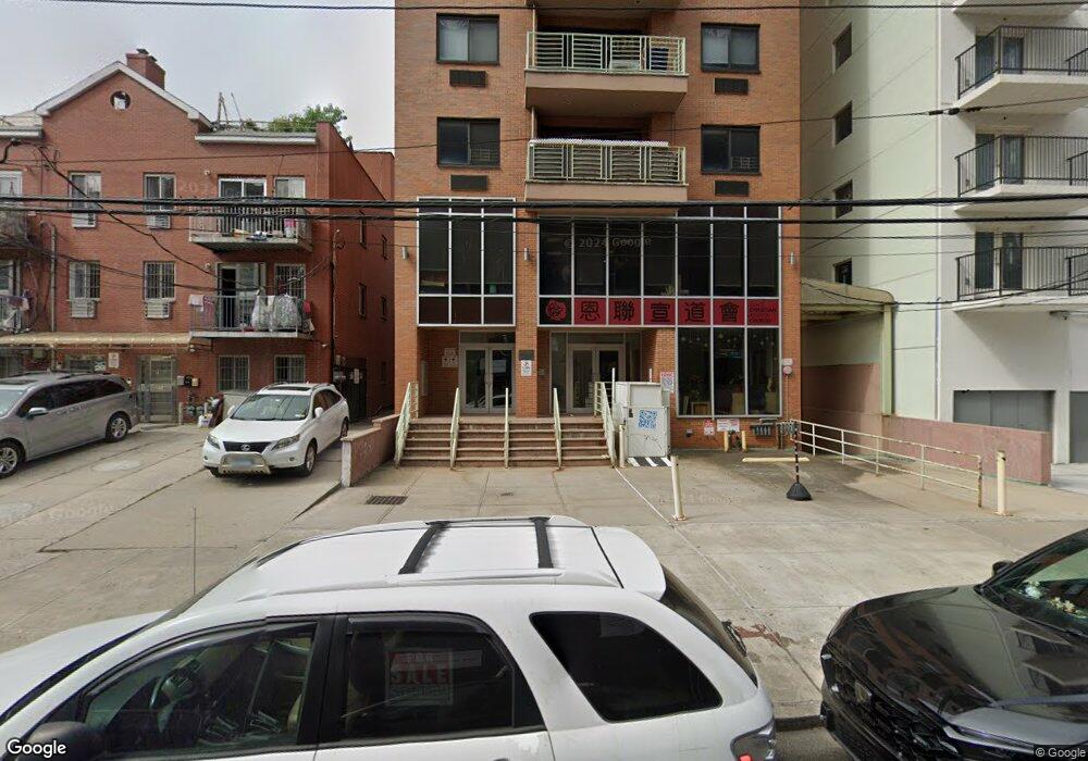 31-38 137th St unit 201, Flushing, NY 11354 - photo 1