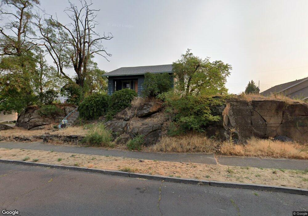 323 W 8th St, the Dalles, OR 97058 - photo 1