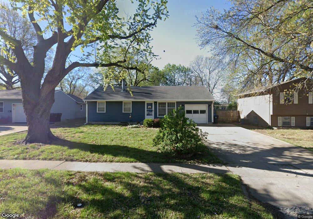 5209 SW 32nd St, Topeka, KS 66614 - photo 1