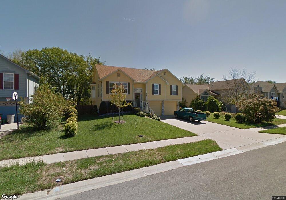 515 N Crest Dr, Raymore, MO 64083 - photo 1