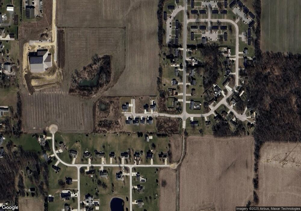 652 Bungalow Dr unit 2, Nappanee, IN 46550 - photo 1