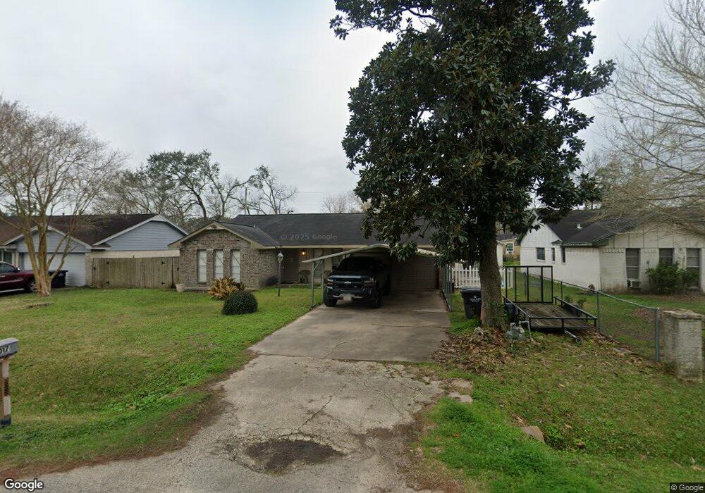 1017 W Sidnor St, Alvin, TX 77511 - photo 1