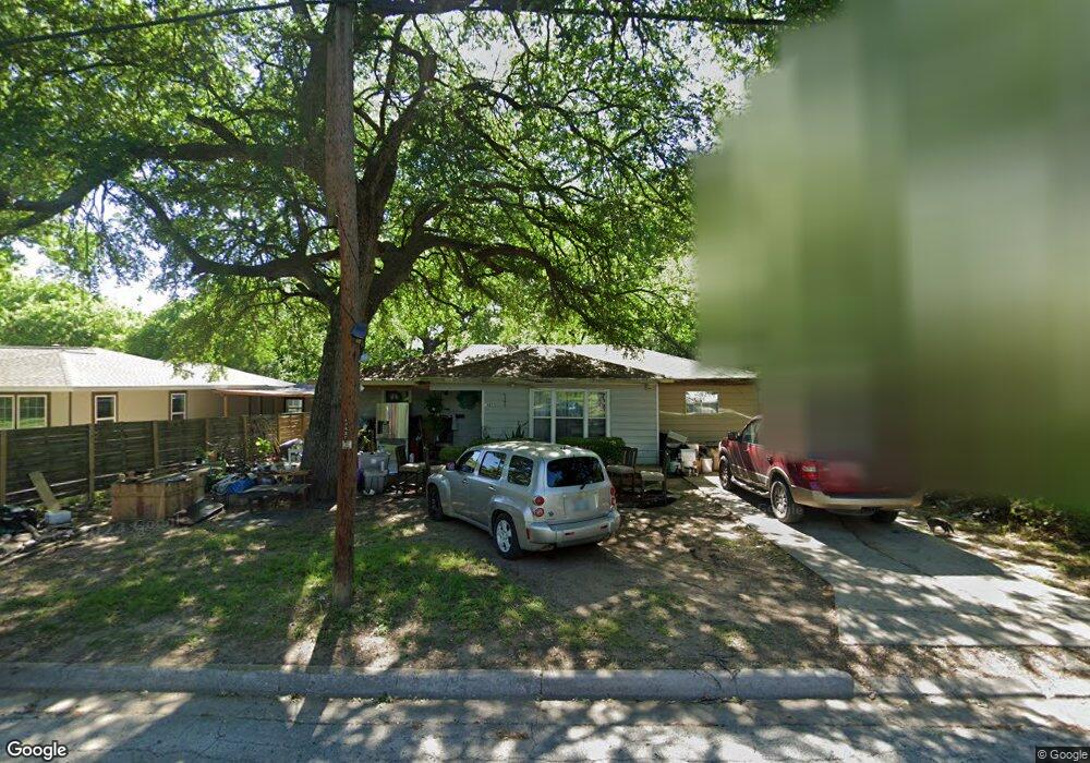 1425 S Lindsay St, Gainesville, TX 76240 - photo 1