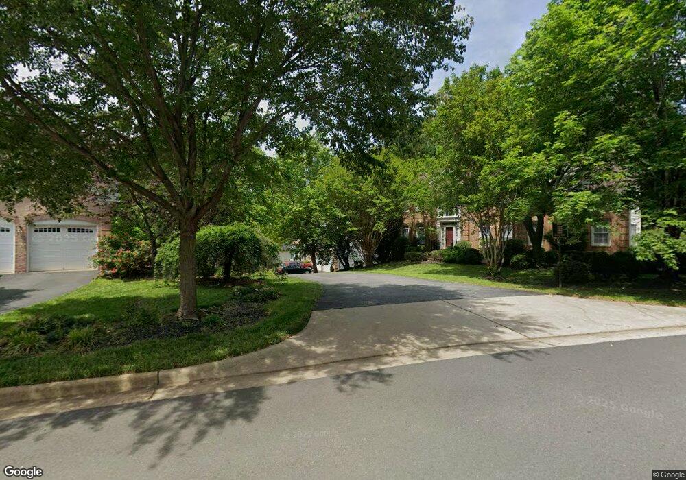 7856 Bressingham Dr, Fairfax Station, VA 22039 - photo 1