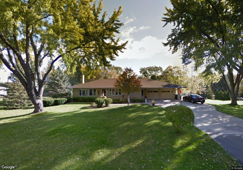 W154N8168 Valley View Dr, Menomonee Falls, WI 53051 - photo 1