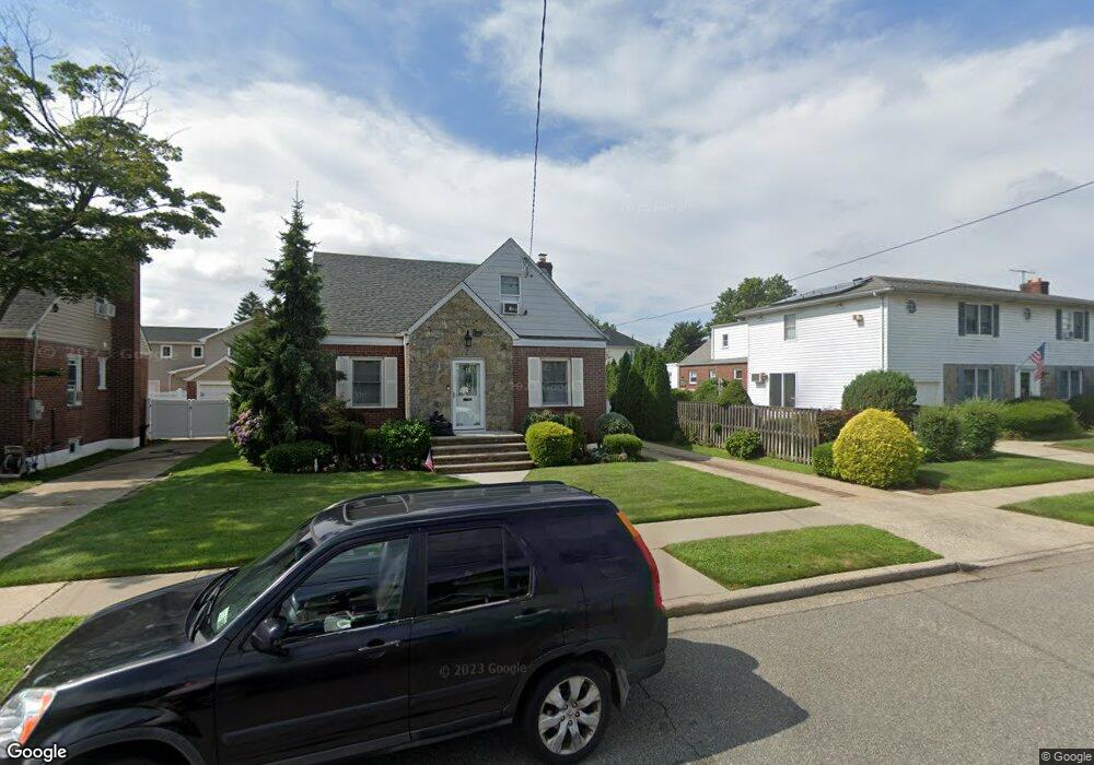 1055 Cathedral Ave, Franklin Square, NY 11010 - photo 1