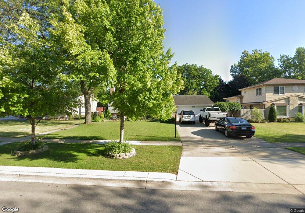 15W673 Virginia Ln, Elmhurst, IL 60126 - photo 1