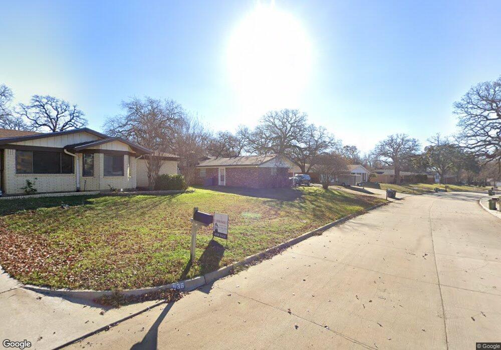 532 Oak Park Dr, Hurst, TX 76053 - photo 1