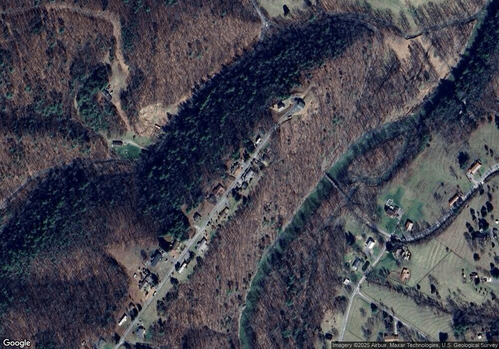 902 Longview Dr, Berkeley Springs, WV 25411 - photo 1