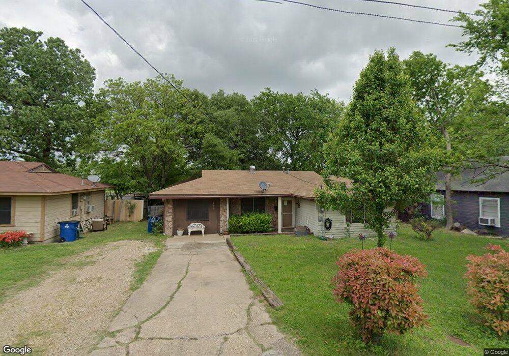 810 N Breckenridge St, Ennis, TX 75119 - photo 1