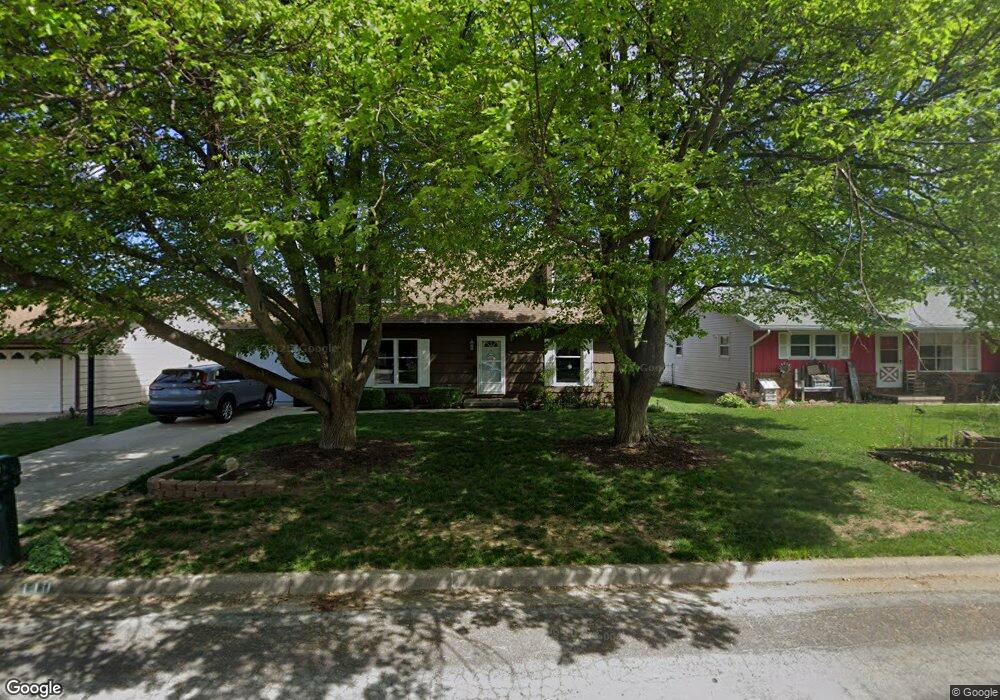 110 Heritage Ave, Lincoln, IL 62656 - photo 1