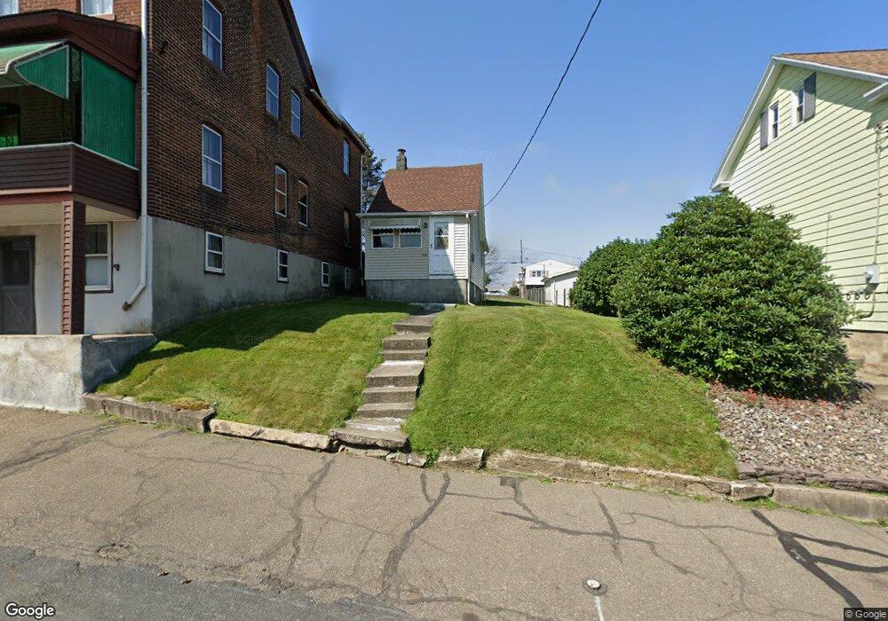 906 N Vine St, Hazleton, PA 18201 - photo 1