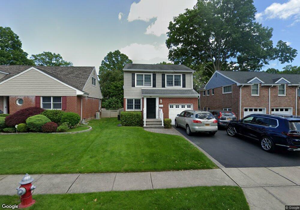 35 Spruce St, Garden City, NY 11530 - photo 1