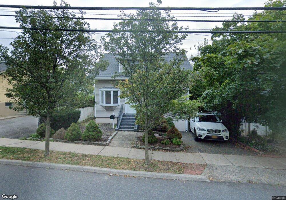 39 S Bayles Ave, Port Washington, NY 11050 - photo 1